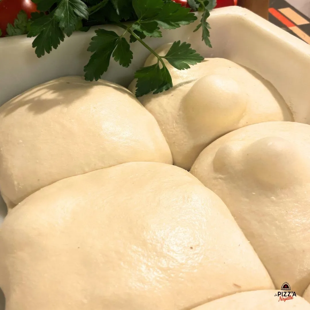 Pâtons de pizza frais préparés artisanalement chez La Pizz'a Najette