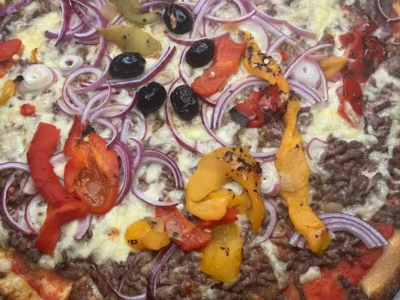 Pizza viande hachée poivrons oignons